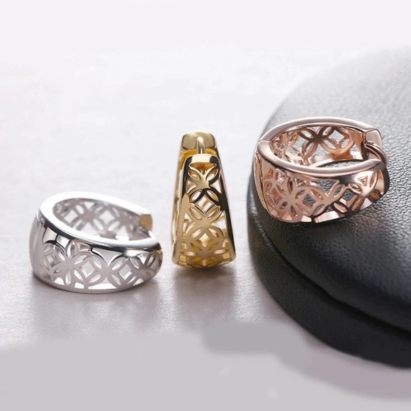 NEW!๐๐ROSE๐๐GOLDEN! SMALL!FILIGREE HOOPS!๐๐ - Picture 4 of 8